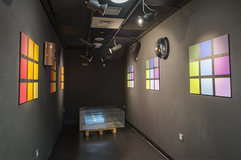 Nuanciers dans l'atelier peinture. © Mary Ruffinoni / Région Bourgogne-Franche-Comté, Inventaire du patrimoine - 2015