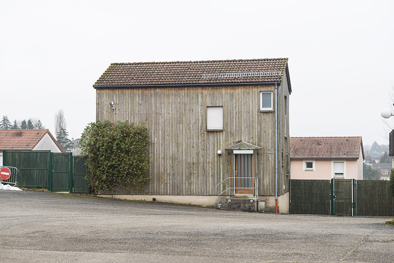 Vue de face de la façade antérieure du logement au sud de la cour. © Mary Ruffinoni / Région Bourgogne-Franche-Comté, Inventaire du patrimoine - 2015