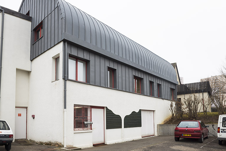 Vue de trois-quart ouest postérieure - sud - du bâtiment de l'administration. © Mary Ruffinoni / Région Bourgogne-Franche-Comté, Inventaire du patrimoine - 2015