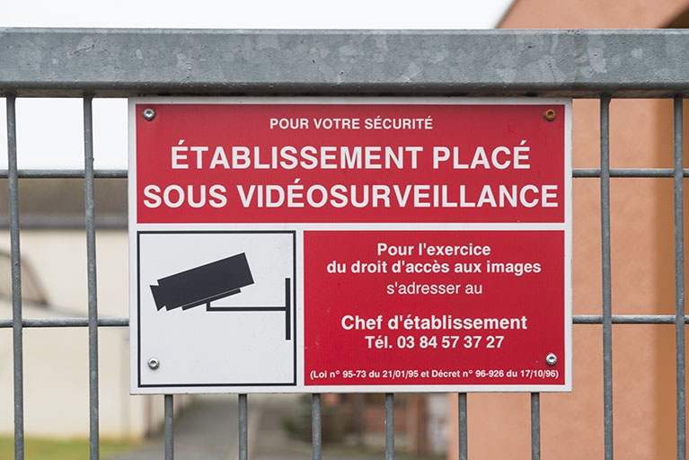 Détail de signalétique intérieure. © Mary Ruffinoni / Région Bourgogne-Franche-Comté, Inventaire du patrimoine - 2015