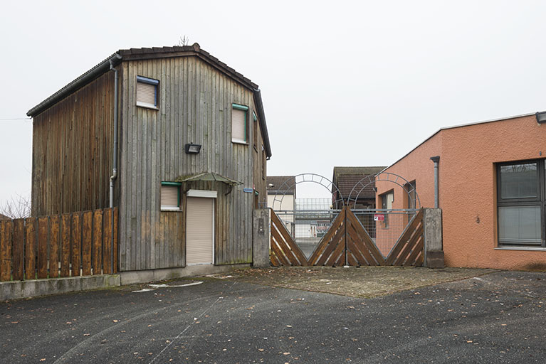 Vue sur l'entrée depuis la rue de Zaporojie à l'est. © Mary Ruffinoni / Région Bourgogne-Franche-Comté, Inventaire du patrimoine - 2015