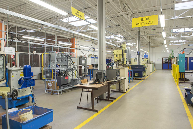 Vue intérieure d'un atelier : maintenance. © Mary Ruffinoni / Région Bourgogne-Franche-Comté, Inventaire du patrimoine - 2015