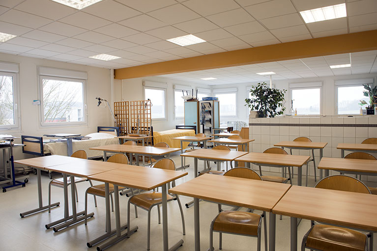 Salle de cours du bac pro accompagnement soins et services à la personne. © Mary Ruffinoni / Région Bourgogne-Franche-Comté, Inventaire du patrimoine - 2015