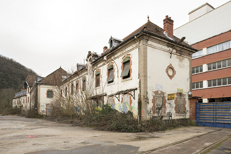 Etat en 2016. Usine A : façade sur cour des bureaux, depuis l'est. © Sonia Dourlot / Région Bourgogne-Franche-Comté, Inventaire du patrimoine - 2016