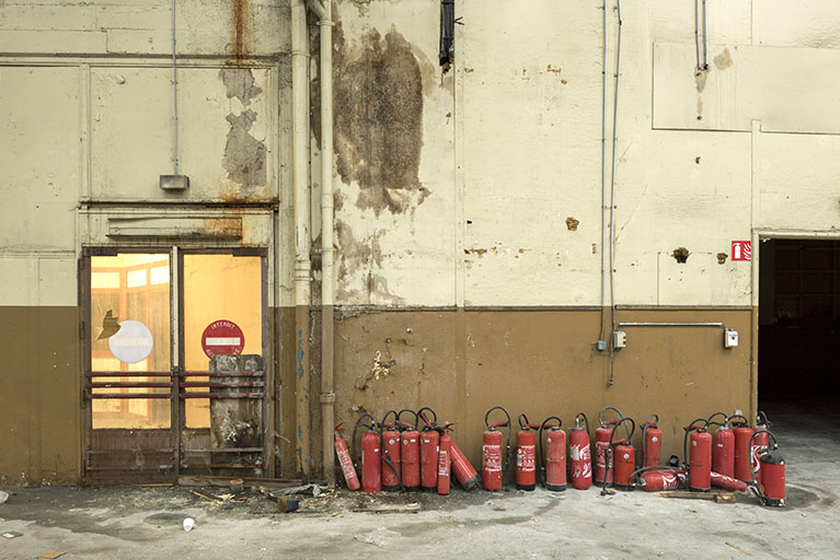 Etat en 2016. Usine A : extincteurs à l'intérieur de l'atelier de réparation. © Sonia Dourlot / Région Bourgogne-Franche-Comté, Inventaire du patrimoine - 2016