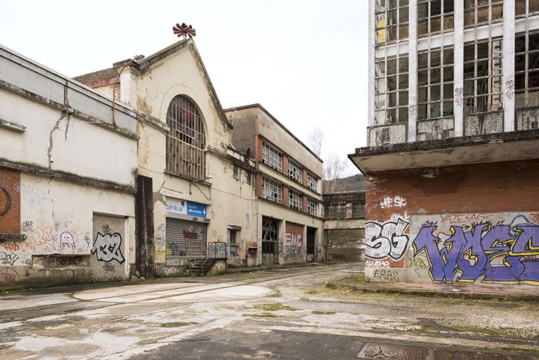 Etat en 2016. Usine A : chaufferie (P, ancienne centrale thermique), de trois quarts gauche. © Sonia Dourlot / Région Bourgogne-Franche-Comté, Inventaire du patrimoine - 2016