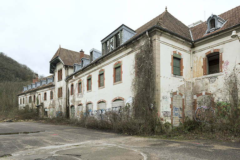 Etat en 2016. Usine A : façade sur cour de l'extrémité occidentale des bureaux. © Sonia Dourlot / Région Bourgogne-Franche-Comté, Inventaire du patrimoine - 2016