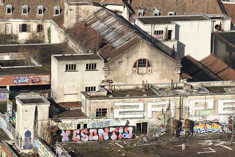 Etat en 2016. Usine A : vue plongeante sur l'arrière de la cantine. © Sonia Dourlot / Région Bourgogne-Franche-Comté, Inventaire du patrimoine - 2016