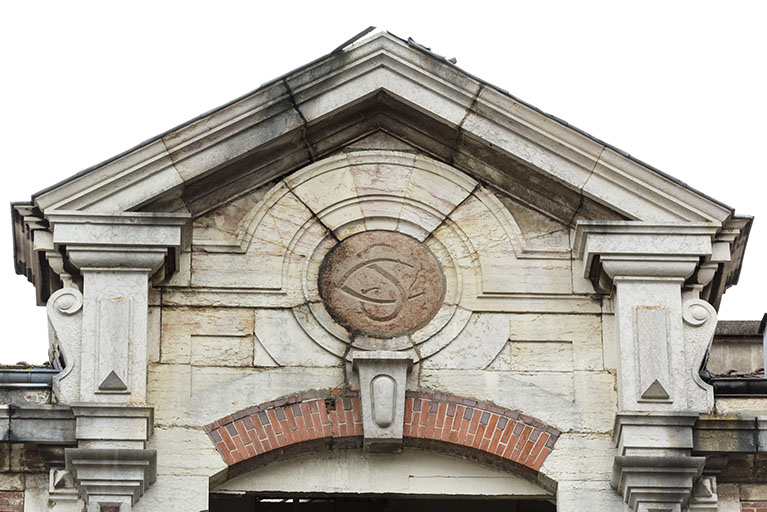Etat en 2016. Usine A : fronton de la cantine. © Sonia Dourlot / Région Bourgogne-Franche-Comté, Inventaire du patrimoine - 2016