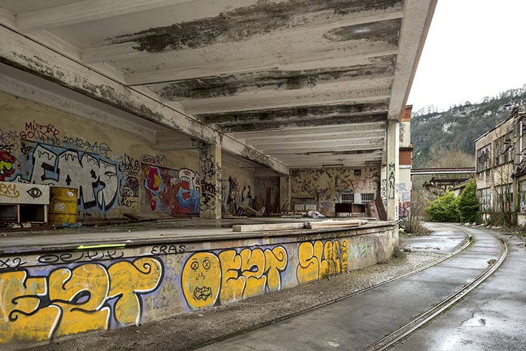 Etat en 2016. Usine A : quai à l'extrémité sud-ouest de l'étirage tergal. © Sonia Dourlot / Région Bourgogne-Franche-Comté, Inventaire du patrimoine - 2016