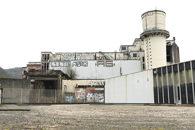 Etat en 2016. Usine A : extrémité orientale des ateliers d'étirage et filature tergal et nylon, centrale frigorifique et château d'eau. © Sonia Dourlot / Région Bourgogne-Franche-Comté, Inventaire du patrimoine - 2016