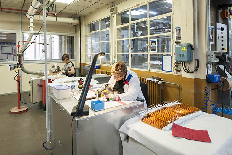 Isolation semi-automatique des barres de cuivre. © Jérôme Mongreville / Région Bourgogne-Franche-Comté, Inventaire du patrimoine - 2016