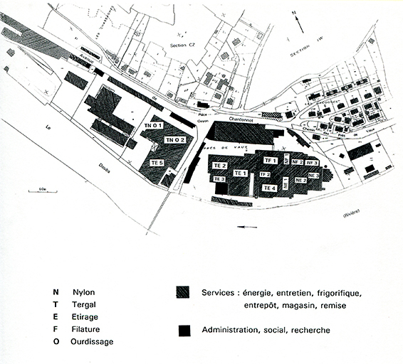 Schéma de répartition fonctionnelle de l'usine. D'après un plan commenté de localisation d'ateliers et de machines, s.d. [vers 1980 ?]. Fonds : plan cadastral, 1982, section DH, 1/1 000 réduit à l'échelle approximative 1/4 000. © André Céréza / Région Bourgogne-Franche-Comté, Inventaire du patrimoine - 2016