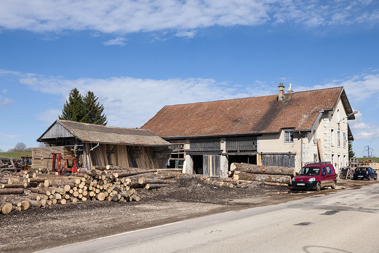 Vue d'ensemble depuis le sud-est. © Jérôme Mongreville / Région Bourgogne-Franche-Comté, Inventaire du patrimoine - 2016 Vue d'ensemble depuis le sud-est. © Jérôme Mongreville / Région Bourgogne-Franche-Comté, Inventaire du patrimoine - 2016