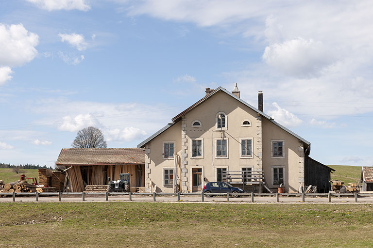 Vue d'ensemble depuis l'est. © Jérôme Mongreville / Région Bourgogne-Franche-Comté, Inventaire du patrimoine - 2016 Vue d'ensemble depuis l'est. © Jérôme Mongreville / Région Bourgogne-Franche-Comté, Inventaire du patrimoine - 2016