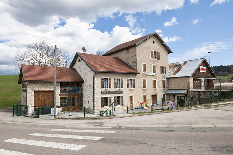 Vue d'ensemble depuis le sud-ouest. © Jérôme Mongreville / Région Bourgogne-Franche-Comté, Inventaire du patrimoine - 2016