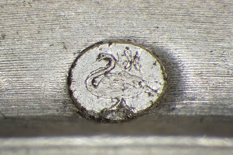 Poinçon au cygne. © Sonia Dourlot / Région Bourgogne-Franche-Comté, Inventaire du patrimoine - 2016