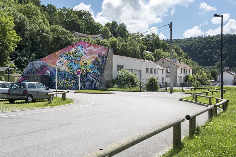 Etat en 2016. Usine B : entrepôt de produits dangereux et de matériel, et logements, depuis la cour à l'ouest. © Sonia Dourlot / Région Bourgogne-Franche-Comté, Inventaire du patrimoine - 2016