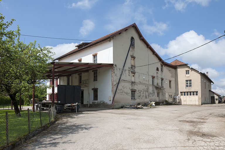 Vue d'ensemble depuis le nord-est. © Jérôme Mongreville / Région Bourgogne-Franche-Comté, Inventaire du patrimoine - 2016 Vue d'ensemble depuis le nord-est. © Jérôme Mongreville / Région Bourgogne-Franche-Comté, Inventaire du patrimoine - 2016