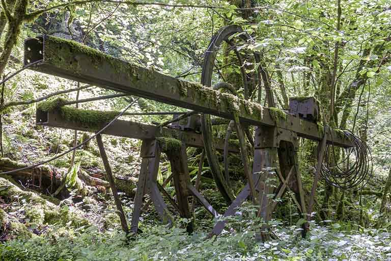 Support métallique (aval) de la transmission par câble. © Jérôme Mongreville / Région Bourgogne-Franche-Comté, Inventaire du patrimoine - 2016