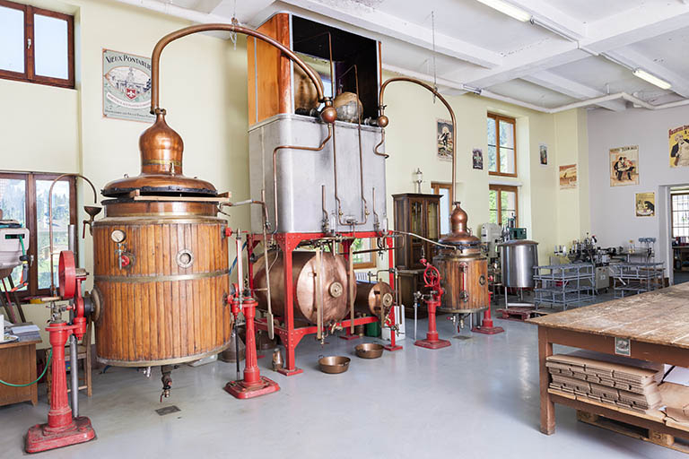 Salle de distillation. © Jérôme Mongreville / Région Bourgogne-Franche-Comté, Inventaire du patrimoine - 2016