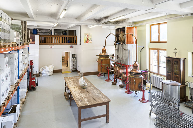 Vue plongeante sur la salle de distillation. © Jérôme Mongreville / Région Bourgogne-Franche-Comté, Inventaire du patrimoine - 2016