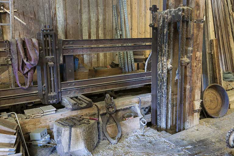 Châssis vertical monolame dit "sabre". © Jérôme Mongreville / Région Bourgogne-Franche-Comté, Inventaire du patrimoine - 2016