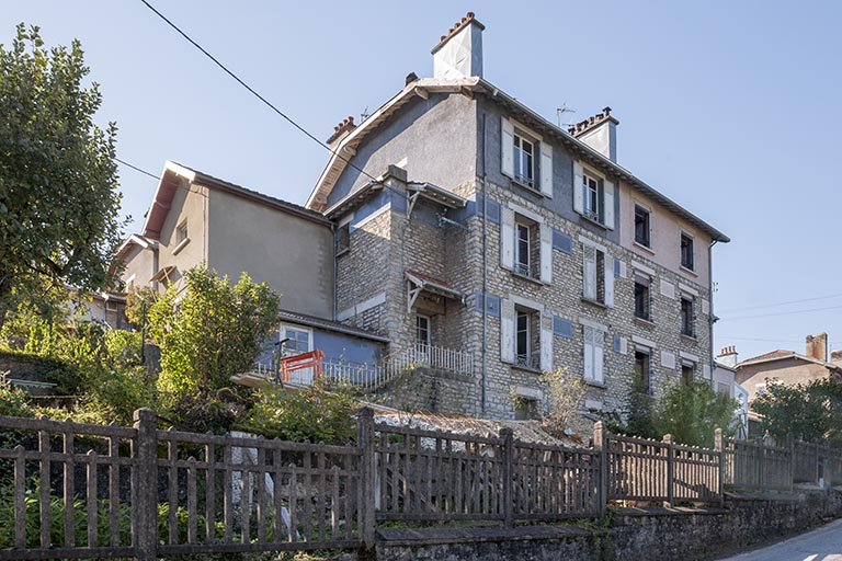 Façade nord d'une maison à quatre logements, avec deux étages de soubassement. © Jérôme Mongreville / Région Bourgogne-Franche-Comté, Inventaire du patrimoine - 2016