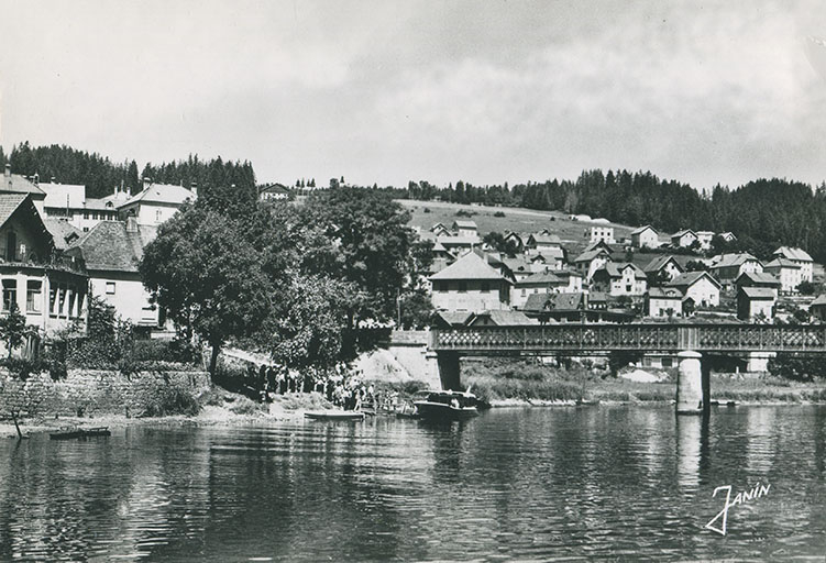 118 - Frontière franco-suisse. Villers-le-Lac. Le pont et l'embarcadère de l'hôtel de France, entre 1938 et 1951. © Janin / Région Bourgogne-Franche-Comté, Inventaire du patrimoine - 2016 118 - Frontière franco-suisse. Villers-le-Lac. Le pont et l'embarcadère de l'hôtel de France, entre 1938 et 1951. © Janin / Région Bourgogne-Franche-Comté, Inventaire du patrimoine - 2016