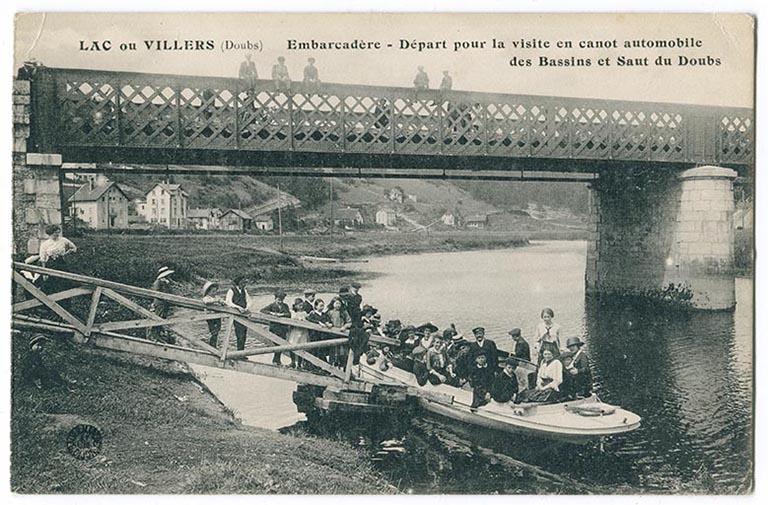 Lac ou Villers (Doubs). Embarcadère - Départ pour la visite en canot automobile des Bassins et Saut du Doubs, 1er quart 20e siècle [entre 1909 et 1916] © Laurent Poupard / Région Bourgogne-Franche-Comté, Inventaire du patrimoine - 2016