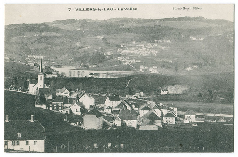 7 - Villers-le-Lac - La vallée [le village, depuis le sud-ouest], 1er quart 20e siècle. L'arrière du bâtiment est visible à droite. © Laurent Poupard / Région Bourgogne-Franche-Comté, Inventaire du patrimoine - 2016