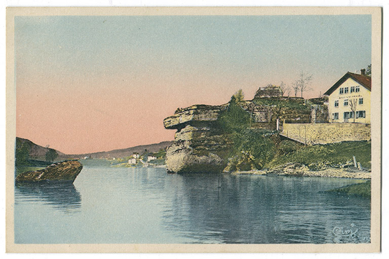 Frontière franco-suisse - Bassins et Saut du Doubs. 25 - Entrée des bassins. Rocher de la Casquette et Rocher de l'Hercule, 2e quart 20e siècle. © Laurent Poupard / Région Bourgogne-Franche-Comté, Inventaire du patrimoine - 2016 Frontière franco-suisse - Bassins et Saut du Doubs. 25 - Entrée des bassins. Rocher de la Casquette et Rocher de l'Hercule, 2e quart 20e siècle. © Laurent Poupard / Région Bourgogne-Franche-Comté, Inventaire du patrimoine - 2016