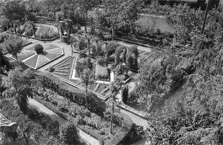 [Vue plongeante sur le parc], décennie 1950 [1957 ?]. © Camille Joriot / Région Bourgogne-Franche-Comté, Inventaire du patrimoine - 2016