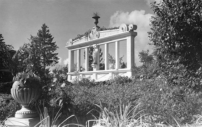 [Le monument à la Vierge], décennie 1950 [1957 ?]. © Camille Joriot / Région Bourgogne-Franche-Comté, Inventaire du patrimoine - 2016