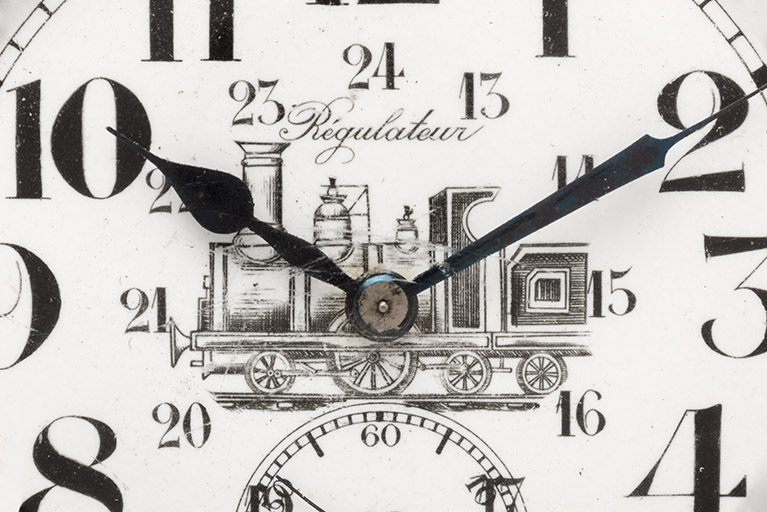 Cadran : inscriptions et locomotive. © Sonia Dourlot / Région Bourgogne-Franche-Comté, Inventaire du patrimoine - 2016