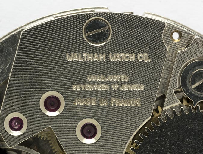 Inscription identifiant le destinataire : la Waltham Watch Company. © Sonia Dourlot / Région Bourgogne-Franche-Comté, Inventaire du patrimoine - 2016