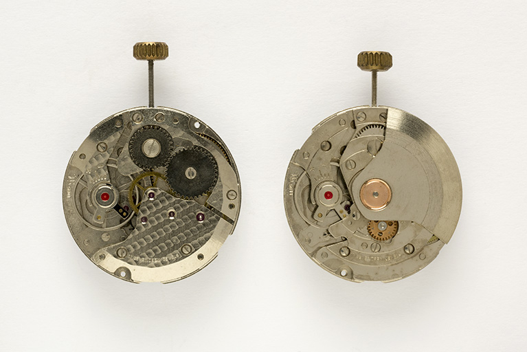 Mouvements France Ebauches FE 5601 (à gauche) et FE 5611 (à droite) : face côté ponts. © Sonia Dourlot / Région Bourgogne-Franche-Comté, Inventaire du patrimoine - 2016 Mouvements France Ebauches FE 5601 (à gauche) et FE 5611 (à droite) : face côté ponts. © Sonia Dourlot / Région Bourgogne-Franche-Comté, Inventaire du patrimoine - 2016