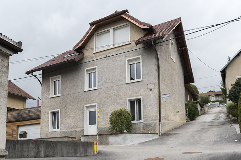 Façades antérieure et latérale droite. © Sonia Dourlot / Région Bourgogne-Franche-Comté, Inventaire du patrimoine - 2016 Façades antérieure et latérale droite. © Sonia Dourlot / Région Bourgogne-Franche-Comté, Inventaire du patrimoine - 2016