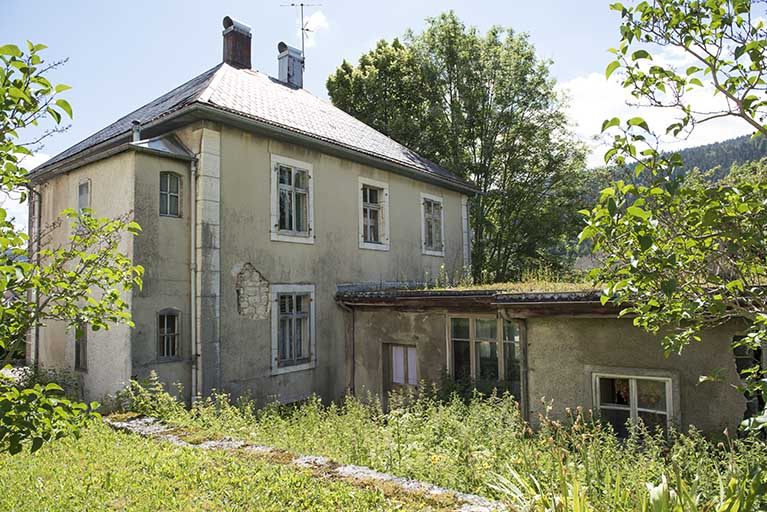 Façade postérieure et atelier de fabrication. © Sonia Dourlot / Région Bourgogne-Franche-Comté, Inventaire du patrimoine - 2016 Façade postérieure et atelier de fabrication. © Sonia Dourlot / Région Bourgogne-Franche-Comté, Inventaire du patrimoine - 2016