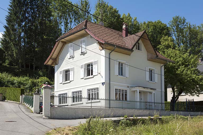 Façades antérieure et latérale gauche. © Sonia Dourlot / Région Bourgogne-Franche-Comté, Inventaire du patrimoine - 2016 Façades antérieure et latérale gauche. © Sonia Dourlot / Région Bourgogne-Franche-Comté, Inventaire du patrimoine - 2016