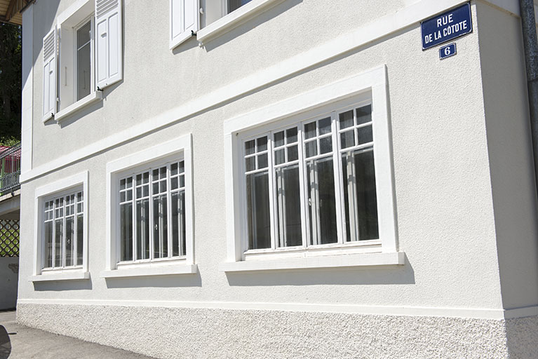 Façade latérale gauche : baies d’atelier. © Sonia Dourlot / Région Bourgogne-Franche-Comté, Inventaire du patrimoine - 2016 Façade latérale gauche : baies d’atelier. © Sonia Dourlot / Région Bourgogne-Franche-Comté, Inventaire du patrimoine - 2016