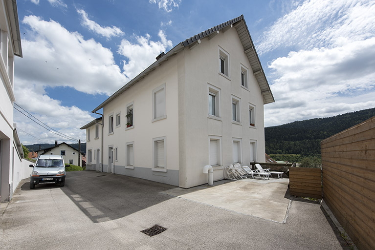 Bâtiments rue de l'Horlogerie : façades nord et ouest. © Sonia Dourlot / Région Bourgogne-Franche-Comté, Inventaire du patrimoine - 2016 Bâtiments rue de l'Horlogerie : façades nord et ouest. © Sonia Dourlot / Région Bourgogne-Franche-Comté, Inventaire du patrimoine - 2016