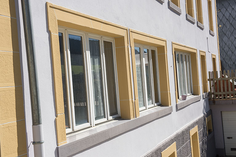 Façade postérieure : baies d'atelier vues en enfilade. © Sonia Dourlot / Région Bourgogne-Franche-Comté, Inventaire du patrimoine - 2016 Façade postérieure : baies d'atelier vues en enfilade. © Sonia Dourlot / Région Bourgogne-Franche-Comté, Inventaire du patrimoine - 2016