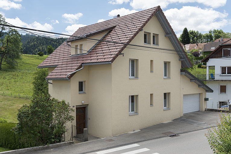 Façades antérieure et latérale gauche. © Sonia Dourlot / Région Bourgogne-Franche-Comté, Inventaire du patrimoine - 2016 Façades antérieure et latérale gauche. © Sonia Dourlot / Région Bourgogne-Franche-Comté, Inventaire du patrimoine - 2016