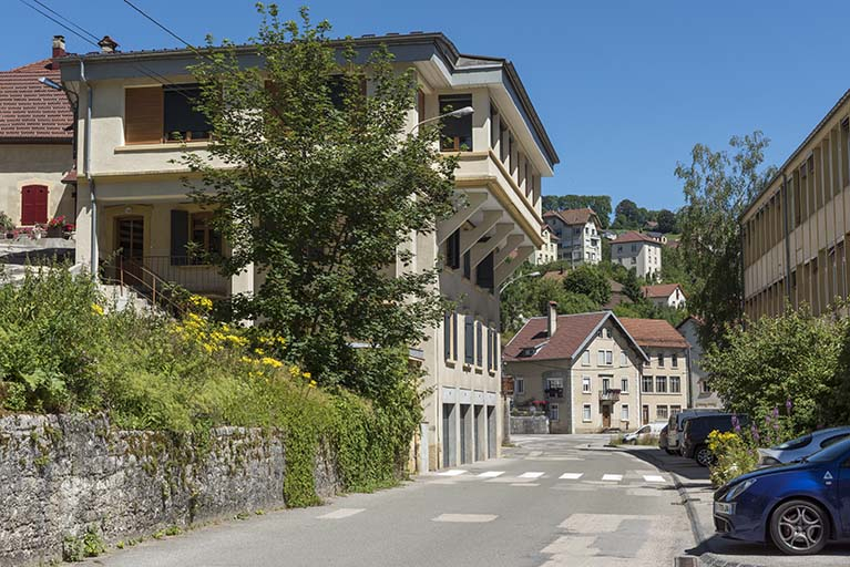Vue d'ensemble depuis le sud : site ancien à gauche, site récent à droite. © Sonia Dourlot / Région Bourgogne-Franche-Comté, Inventaire du patrimoine - 2016 Vue d'ensemble depuis le sud : site ancien à gauche, site récent à droite. © Sonia Dourlot / Région Bourgogne-Franche-Comté, Inventaire du patrimoine - 2016