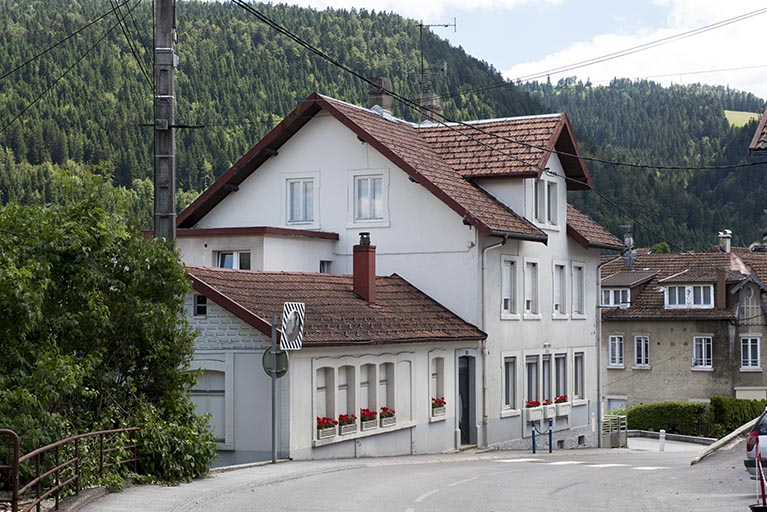 Vue d'ensemble, depuis le nord. © Sonia Dourlot / Région Bourgogne-Franche-Comté, Inventaire du patrimoine - 2016 Vue d'ensemble, depuis le nord. © Sonia Dourlot / Région Bourgogne-Franche-Comté, Inventaire du patrimoine - 2016