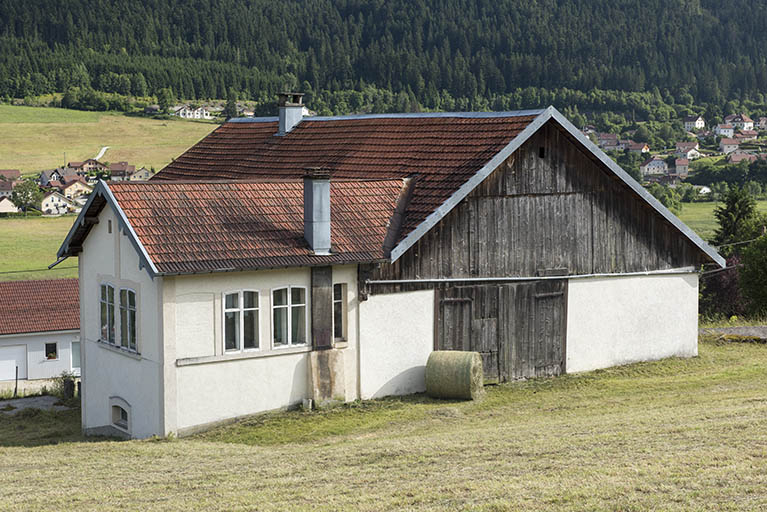 Façade postérieure, de trois quarts gauche, et atelier de fabrication. © Sonia Dourlot / Région Bourgogne-Franche-Comté, Inventaire du patrimoine - 2016