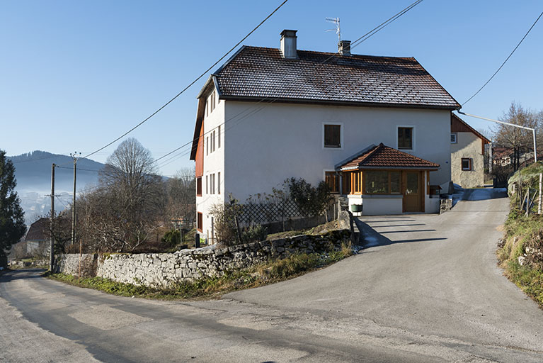 Façade antérieure, de trois quarts gauche. © Sonia Dourlot / Région Bourgogne-Franche-Comté, Inventaire du patrimoine - 2016 Façade antérieure, de trois quarts gauche. © Sonia Dourlot / Région Bourgogne-Franche-Comté, Inventaire du patrimoine - 2016
