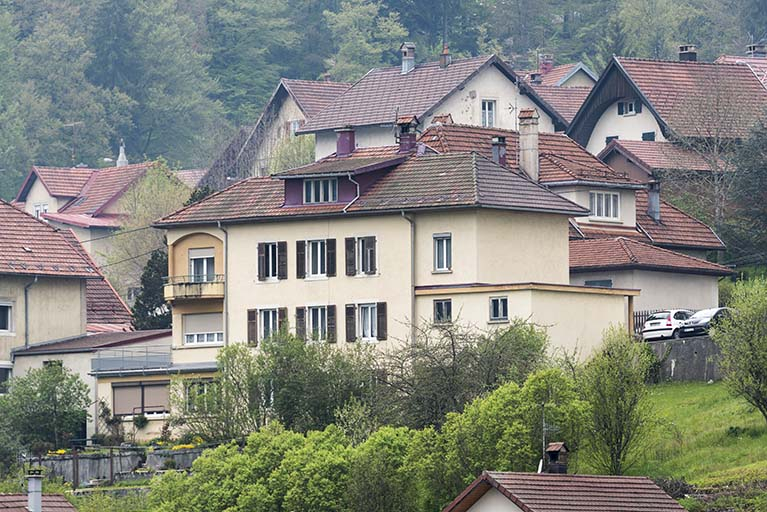 Façade postérieure, de trois quarts droite. © Sonia Dourlot / Région Bourgogne-Franche-Comté, Inventaire du patrimoine - 2016
