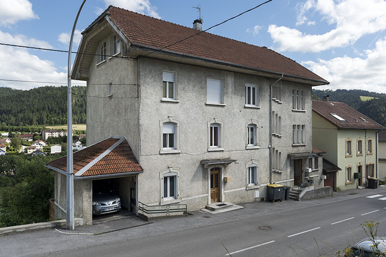 Façade antérieure, de trois quarts gauche. © Sonia Dourlot / Région Bourgogne-Franche-Comté, Inventaire du patrimoine - 2016